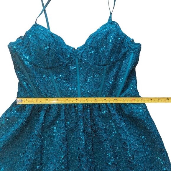 🛍️ Beautiful Emerald Green Sparkly Blingy Tank Knee Length Formal Prom Dress - Picture 2 of 5